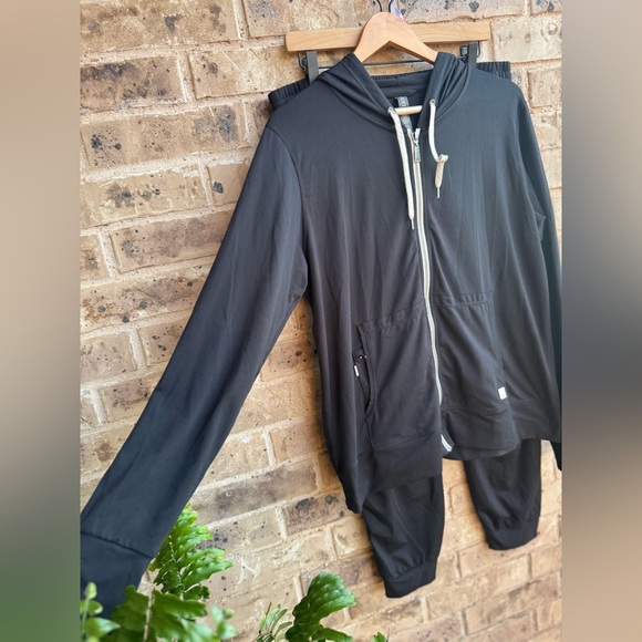 VUORI Set
Halo Performance Hoodie 2.0 & Performance Jogger Black Sz XL - Picture 5 of 12